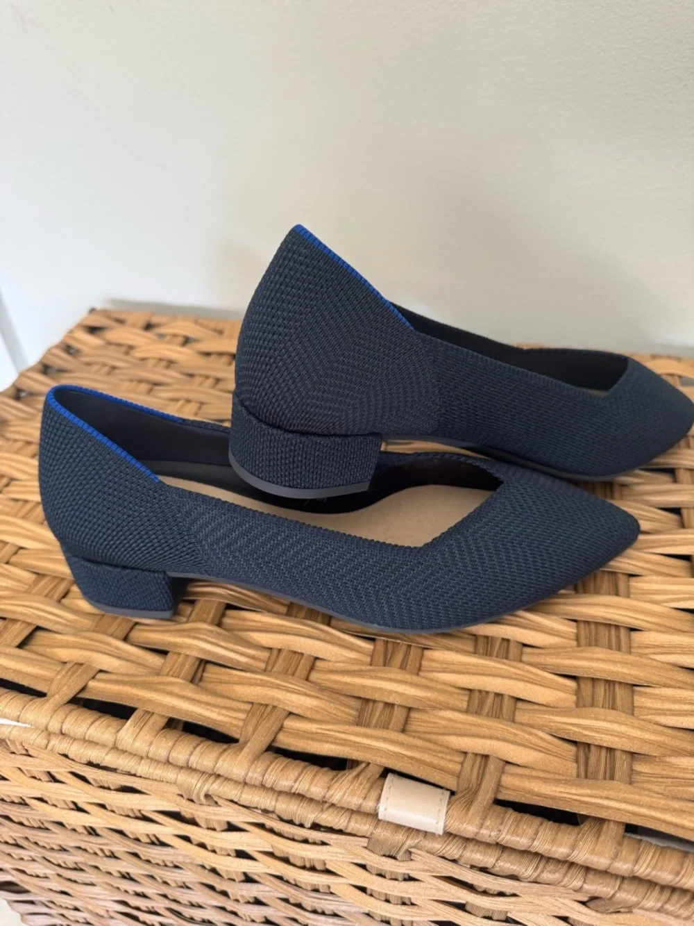 Rothy's Pointed short heels in Navy with Blue SIZE 8 brand NEW - Picture 2 of 4